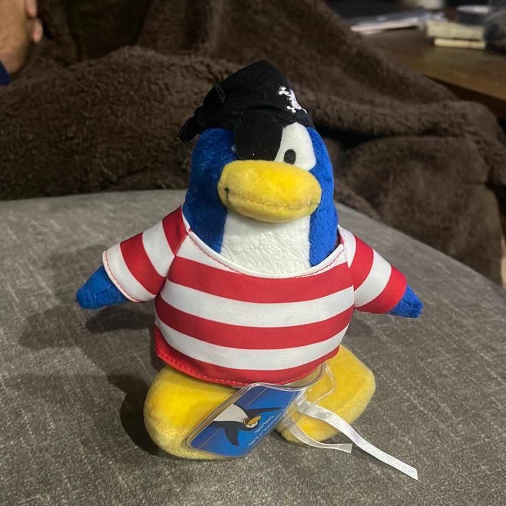PRICE DROP !!! Club Penguin Series 2 Shipmate Plush Tag with used Coin LNWT